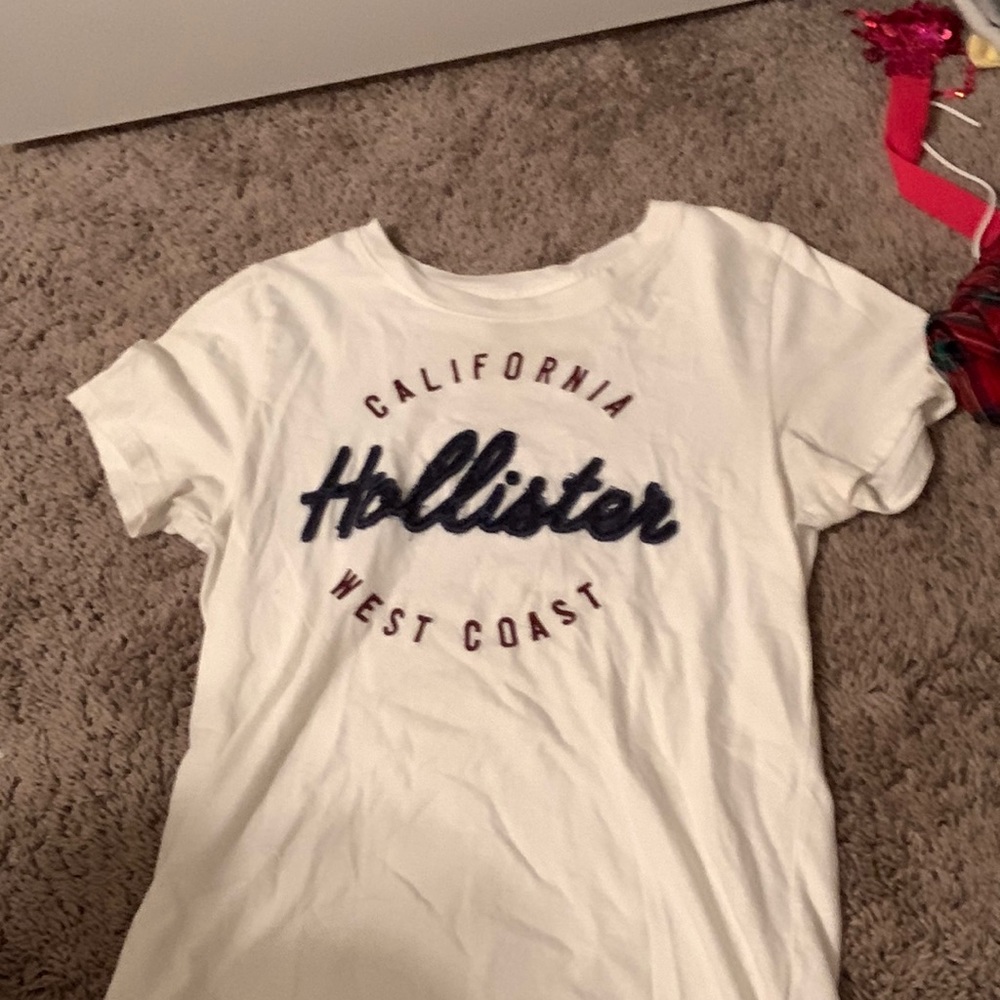 White hollister shirt, with embroidered words